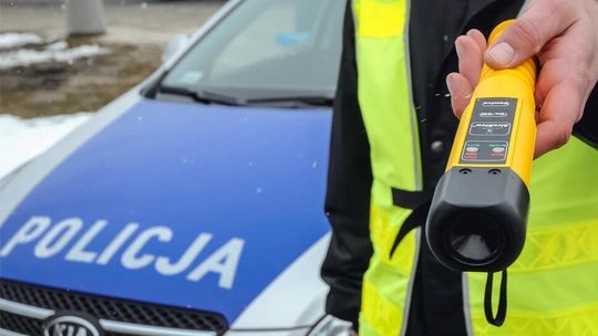 Ukradł samochód i pijany ruszył w trasę. Wpadł w ręce policjantów
