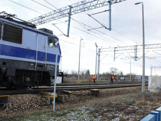 30-latek wpadł pod pociąg towarowy. Nie żyje