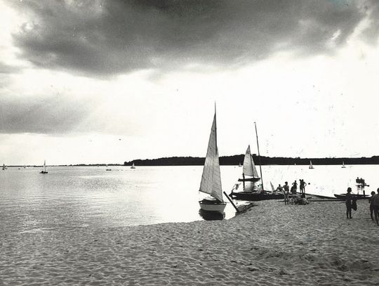 60 LAT JEZIORA ZEGRZYŃSKIEGO. Czysta woda, żółte plaże...