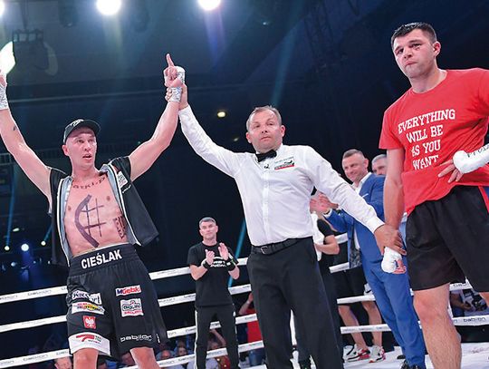 BOKS. Trzykrotnie na kolanach - Legionowo Boxing Night