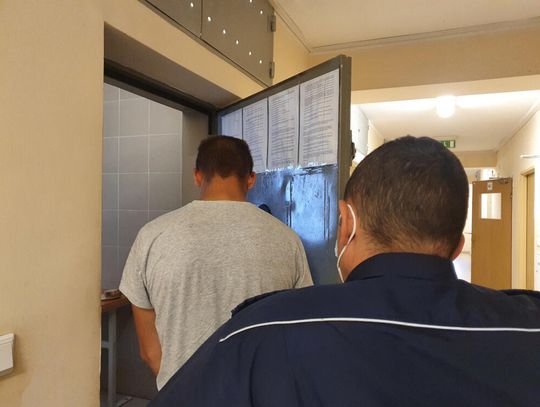 CHOTOMÓW/NOWYDWÓR MAZ. Troje zatrzymanych w trakcie kradzieży katalizatora