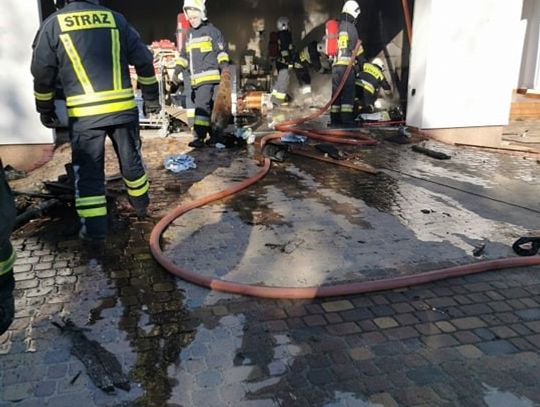 CHOTOMÓW. Pożar w garażu przy Kisielewskiego