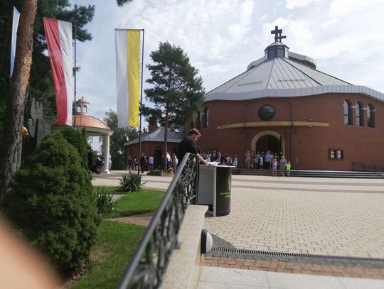 CO OBURZA MIESZKAŃCÓW. Agitacja pod kościołem - za wykupieniem nierentownego biznesu