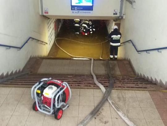 DZIWIĘ SIĘ. A może dziadek z pontonem...?