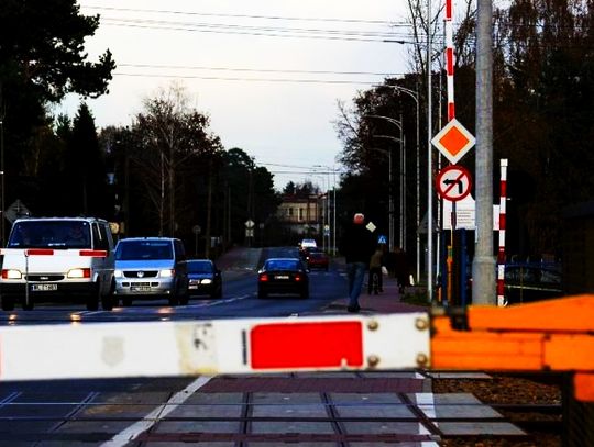 FELIETON. Tragedia na torach  - komu powinna  spędzać sen z oczu?