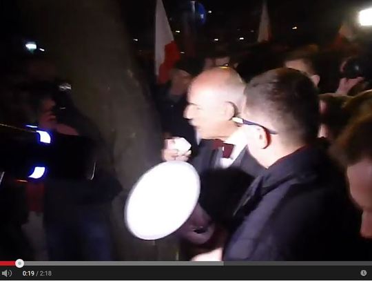 FILM. Demonstracja przed Komendą Powiatową Policji w Legionowie
