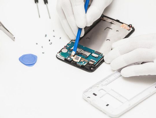 Gdzie naprawić swojego iPhone’a? Postaw na iClinica.pl!
