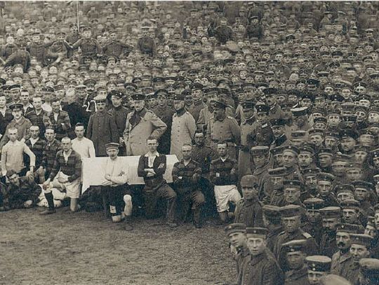 HISTORIA. Generał von Massow zaczyna mecz