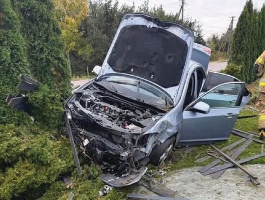 Honda staranowała ogrodzenie w Aleksandrowie