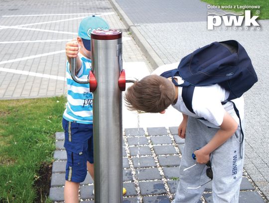 Idą upały! Legionowo gasi pragnienie kranówką z miejskich zdrojów