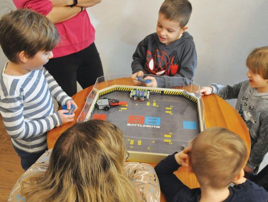 Interaktywny pokaz robotów