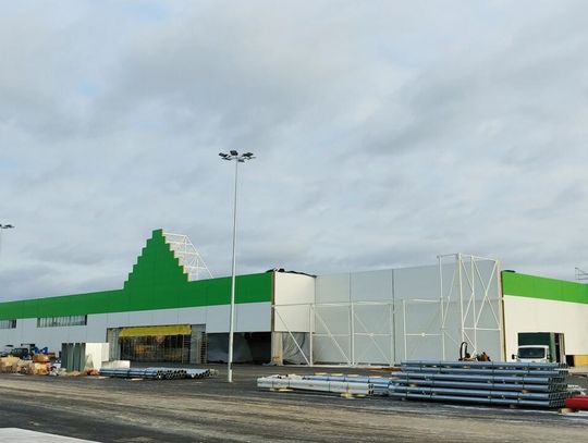 JABŁONNA/LEGIONOWO.„Rajska Jabłoń” i Leroy Merlin podłączone  do wodociągu