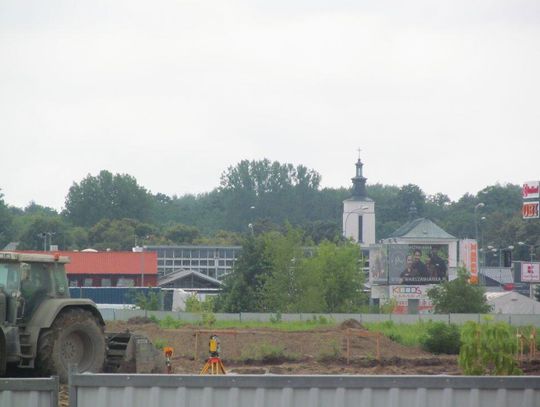 JABŁONNA.  Leroy Merlin zamiast jabłonowskich pól
