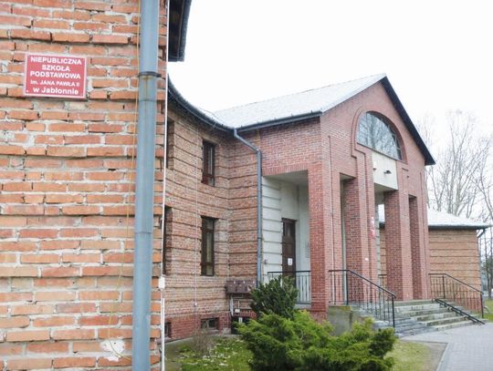 JABŁONNA. Mieszkańcy chcą zwrotu Domu Parafialnego