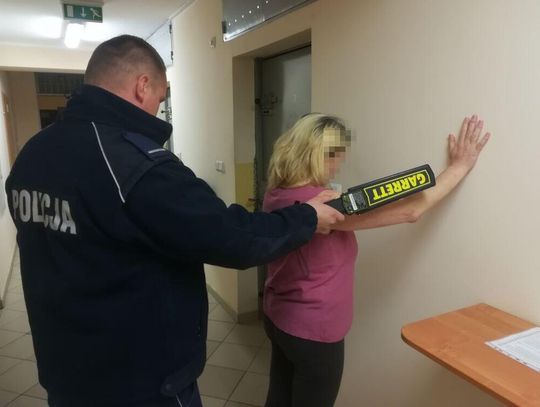JABŁONNA. Pijana kobieta zwyzywała policjantów, grożą jej 2 lata