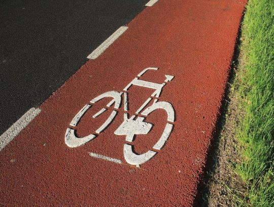 JABŁONNA. Podpisano umowy na nowe ścieżki rowerowe