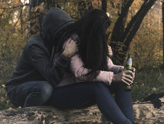 JABŁONNA. Siedmiolatek i niemowlak pod opieką w sztok "zalanych" rodziców