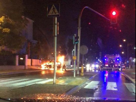 JABŁONNA. Uratował dwie osoby, które mogły zginąć w pożarze auta