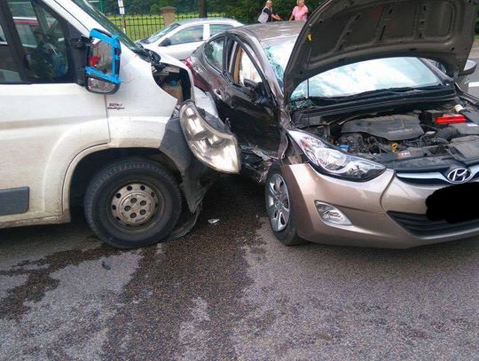 JABŁONNA. Wypadek na Modlińskiej - dwie osoby trafiły do szpitala