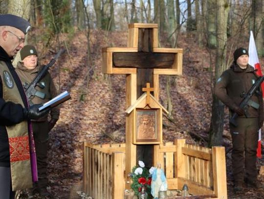 JABŁONNA. Zrewitalizowali i poświęcili kapliczkę w lesie