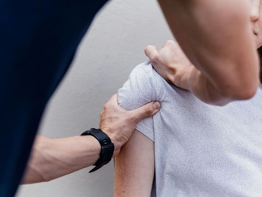 Jak wybrać poradnię rehabilitacyjną — rodzaje terapii, specjalizacje i dostępność usług
