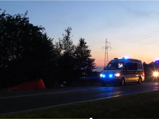 ŁAJSKI. Śmierć na drodze. Jedna osoba nie żyje, druga walczy o życie
