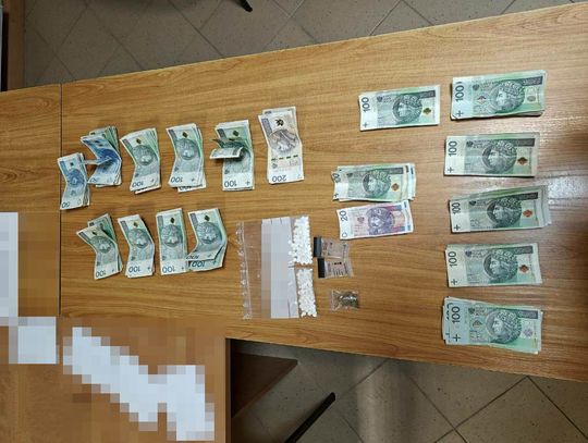LEGIONOWO. 199 tabletek mefedronu, marihuana i zakaz kierowania pojazdami