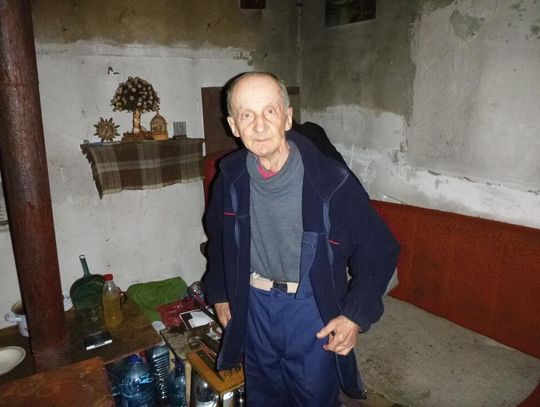 LEGIONOWO. 74-letni bezdomny mieszka w altance, prosi o mieszkanie
