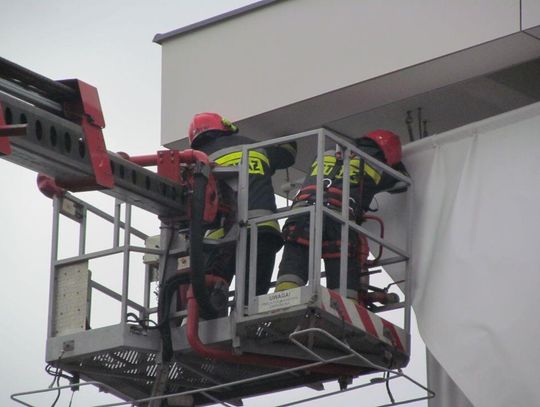 LEGIONOWO. Akcja strażaków przy Galerii Gondola [GALERIA]