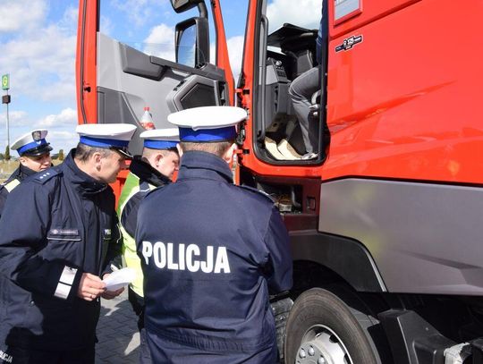 LEGIONOWO. "Bezpieczny transport" - wspólne działania drogówki i policjantów z Centrum Szkolenia Policji