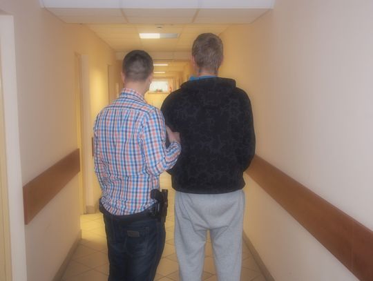 LEGIONOWO. Chciał się napić. Grozi mu 10 lat