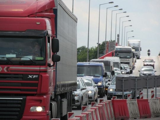 LEGIONOWO. Coraz mniej ciężarówek na DK61
