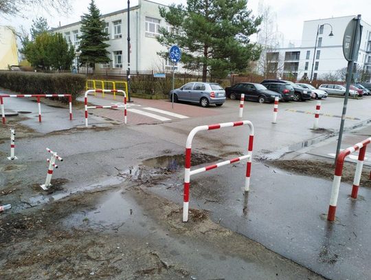 LEGIONOWO. Deptak zamiast zniszczonego chodnika przy SP3?