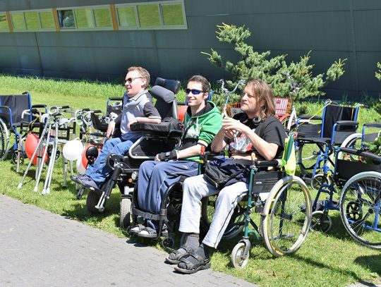 LEGIONOWO. Do wypożyczalni w Legionowie trafił dodatkowy sprzęt rehabilitacyjny dla osób niepełnosprawnych!