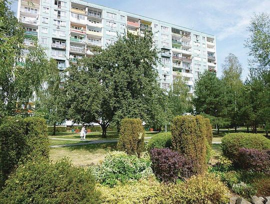 LEGIONOWO. Fontanna i plac zabaw naprzeciwko kościoła?