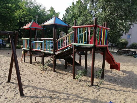 LEGIONOWO. Horror na placu zabaw na Zegrzyńskiej. Niebezpieczny plac niezgody