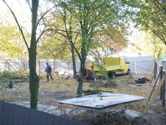 LEGIONOWO. I po... skwerku