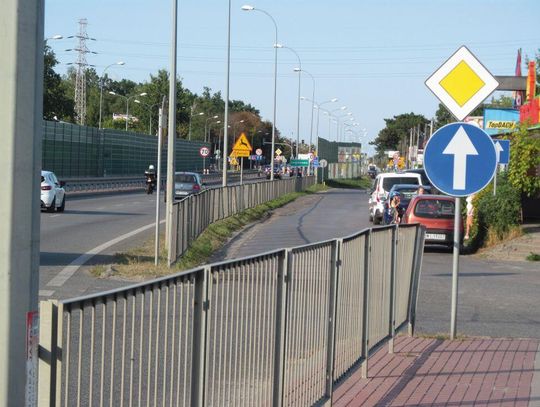 LEGIONOWO/ JABŁONNA. Wjazd przy kebabie do zamknięcia