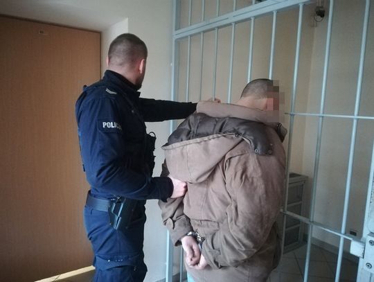 LEGIONOWO. Jechali pod wpływem kradzionymi samochodami oraz zdewastowali mieszkanie
