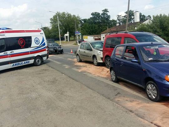 LEGIONOWO. Karambol przy Zegrzyńskiej, ciężarna trafiła do szpitala