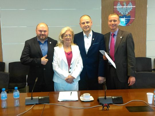 LEGIONOWO. Krótko i na temat... Farbowany lis i kuglarze
