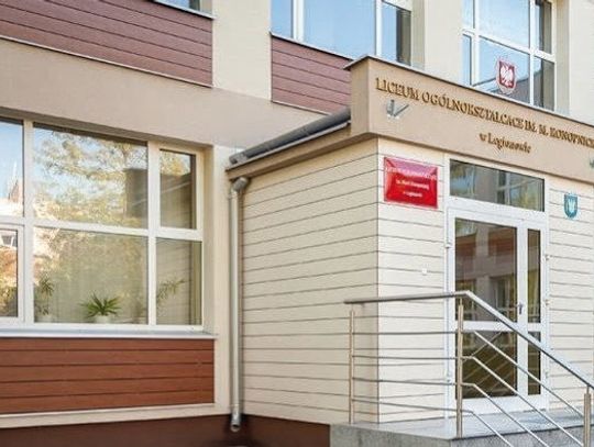 LEGIONOWO. Ławeczka Marii Konopnickiej