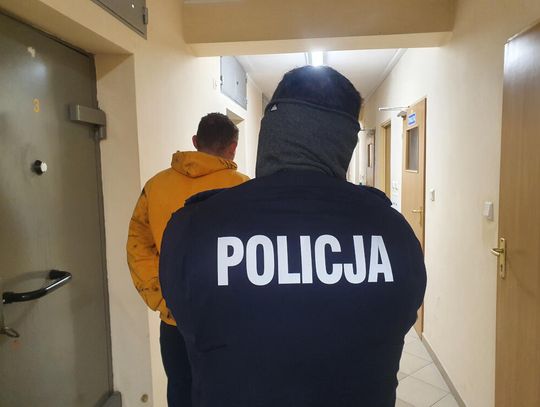 LEGIONOWO. Miał narkotyki i uszkodzony samochód, ale nie miał prawka