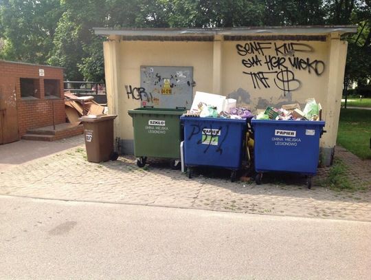 LEGIONOWO. Mieszkańcom SML-W przeszkadza altana śmietnikowa?