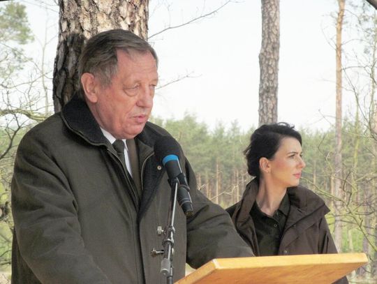 LEGIONOWO. Minister Szyszko w Legionowie... sadził drzewa