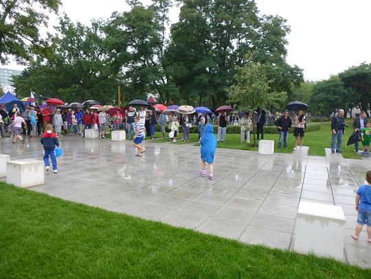 LEGIONOWO. Mokra inauguracja parku wodnego