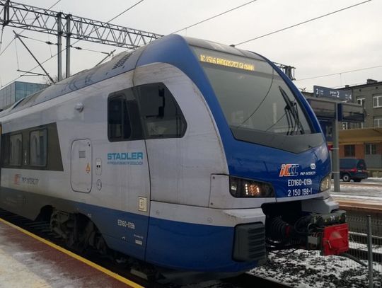 LEGIONOWO. Nawet 300 minut opóźnienia - powodem zerwana trakcja