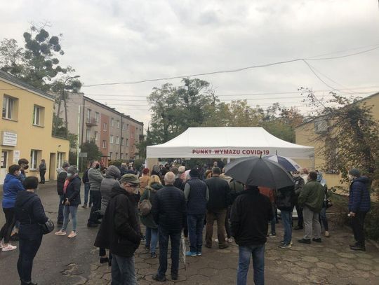 LEGIONOWO/NOWY DWÓR MAZ. Kolejki przed punktem wymazów w Nowym Dworze Mazowieckim