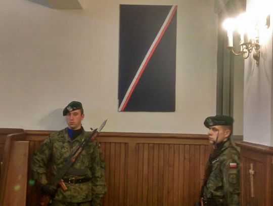 LEGIONOWO. Odsłonięcie tablicy upamiętniającej ofiary katastrofy smoleńskiej
