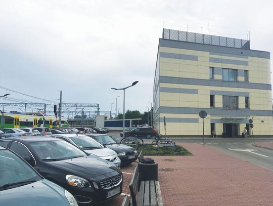 LEGIONOWO. Parkingi przy dworcu płatne dla osób nie zamieszkałych w Legionowie!